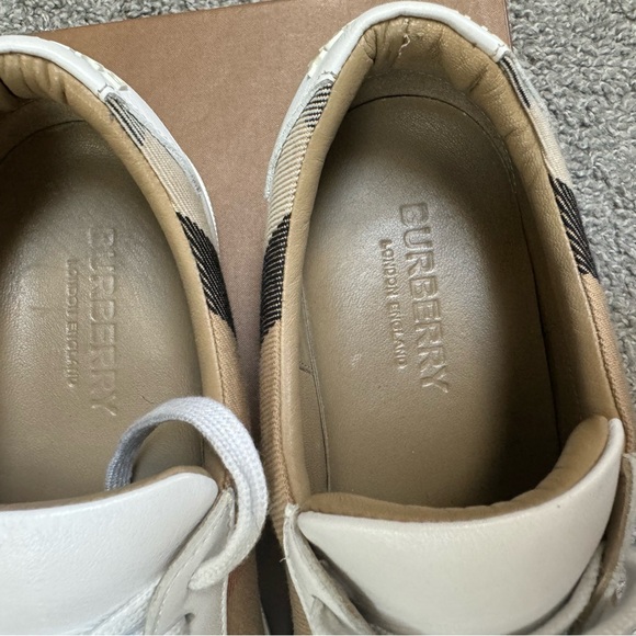 Burberry - Picture 4 of 5